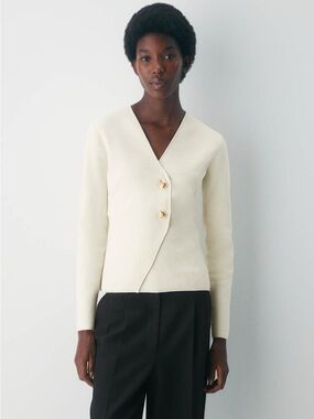 Aritzia Babaton Women’s Cream V-Neck Button Sweater Size Medium